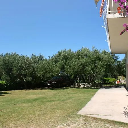 With A Parking Space - 6768 Makarska