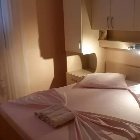 Apartment With A Parking Space - 6768 Makarska