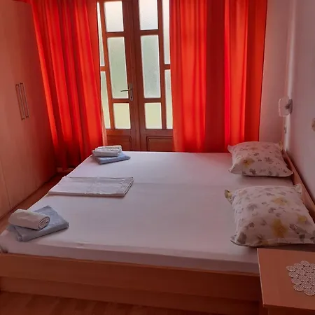 With A Parking Space - 6768 Makarska