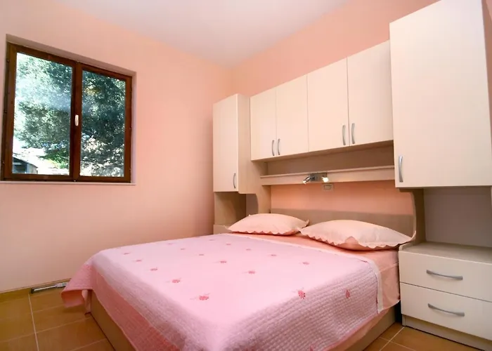 With Parking Space - 6768 Makarska