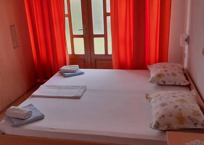 With Parking Space - 6768 Makarska